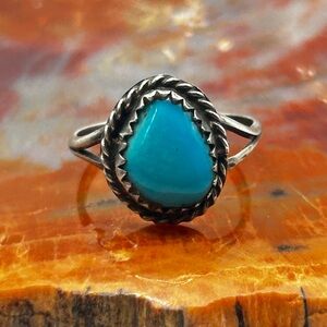 Vintage Sterling Silver Turquoise Ring - Size 8.5